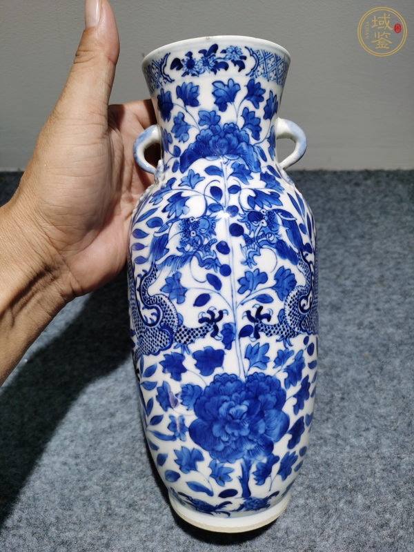 古玩陶瓷青花雙龍穿花紋雙耳瓶真品鑒賞圖