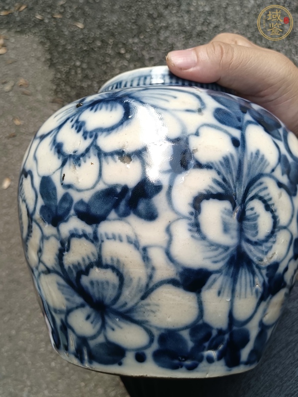 古玩陶瓷花卉紋青花罐真品鑒賞圖