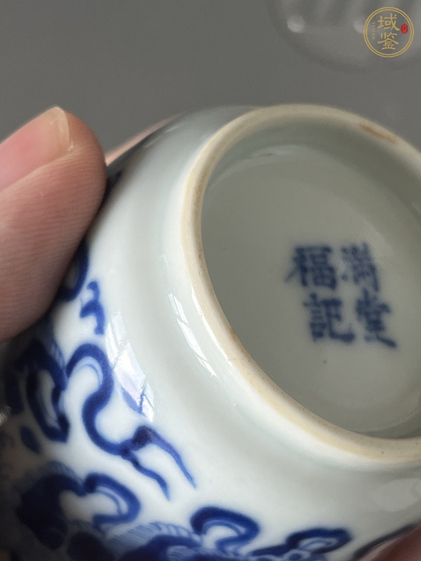古玩陶瓷清晚期青花獅子繡球圖杯真品鑒賞圖