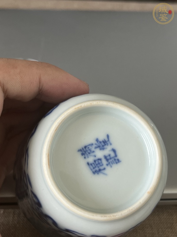 古玩陶瓷清晚期青花獅子繡球圖杯真品鑒賞圖