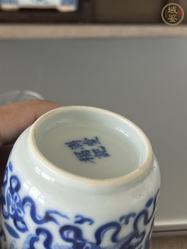 古玩陶瓷清晚期青花獅子繡球圖杯真品鑒賞圖
