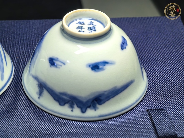 古玩陶瓷日本明治青花山水人物茶碗真品鑒賞圖