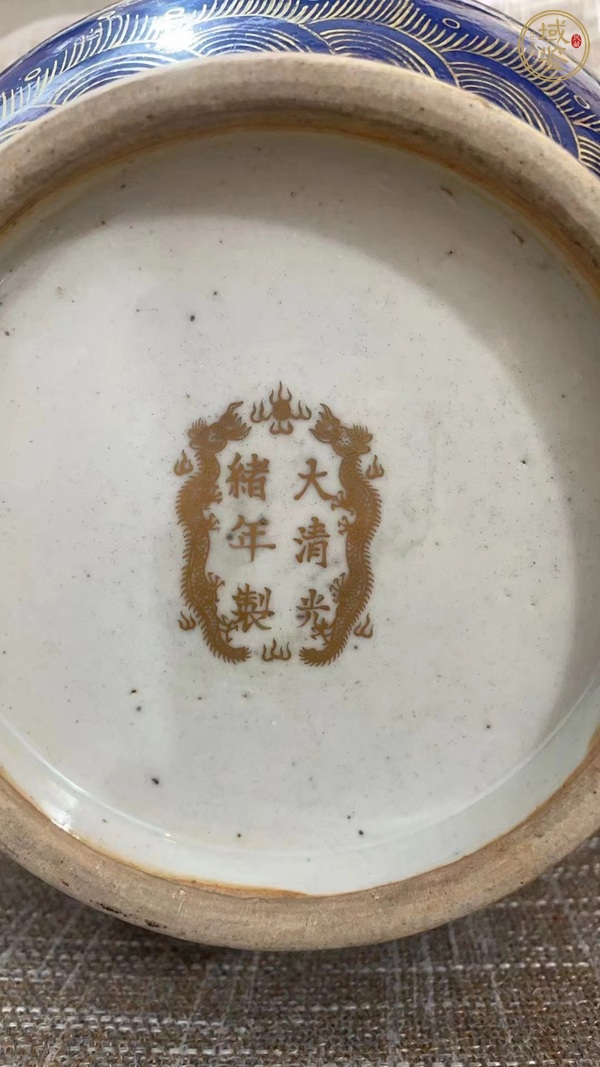 古玩陶瓷霽藍釉描金趕珠龍紋賞瓶，疑似后加彩真品鑒賞圖