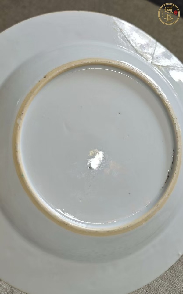 古玩陶瓷五彩花卉紋折沿盤真品鑒賞圖