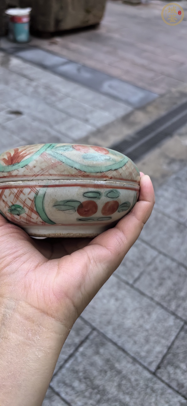 古玩陶瓷花卉紋蓋盒真品鑒賞圖