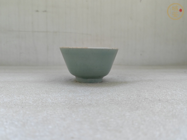 古玩陶瓷豆青釉仰鐘杯真品鑒賞圖