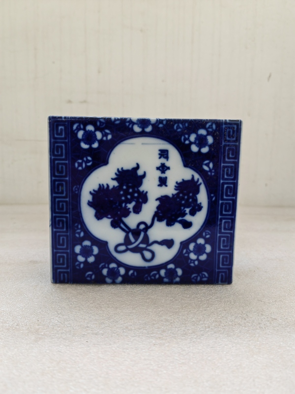 古玩陶瓷青花獅子繡球圖脈枕拍賣,當前價格450元