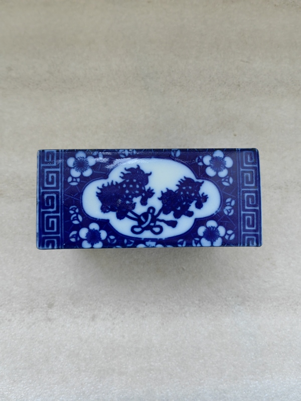 古玩陶瓷青花獅子繡球圖脈枕拍賣,當前價格450元