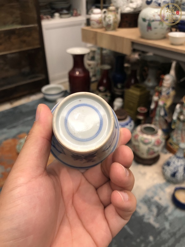 古玩陶瓷青花博古開光花卉紋杯真品鑒賞圖