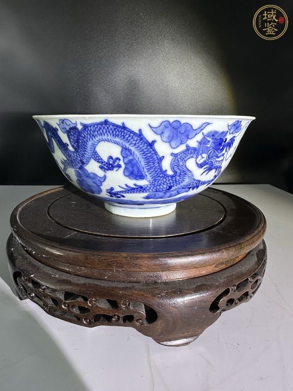 古玩陶瓷青花趕珠龍紋茶碗真品鑒賞圖