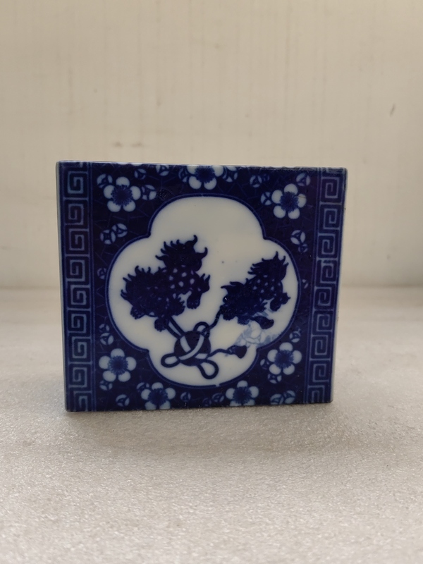 古玩陶瓷青花獅子繡球圖脈枕拍賣,當前價格450元