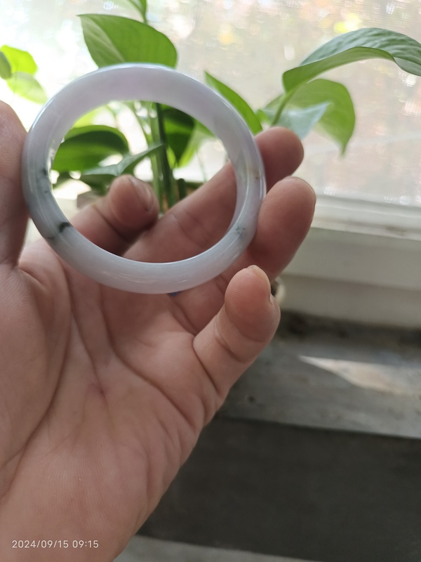 古玩玉器飄花翡翠手鐲拍賣,當(dāng)前價格1600元