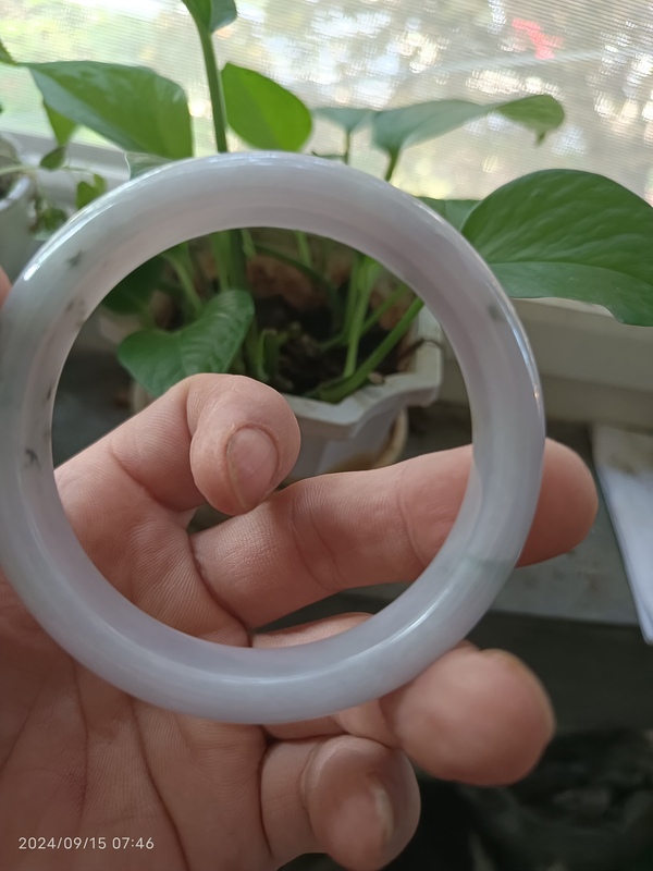 古玩玉器飄花翡翠手鐲拍賣,當(dāng)前價格1600元