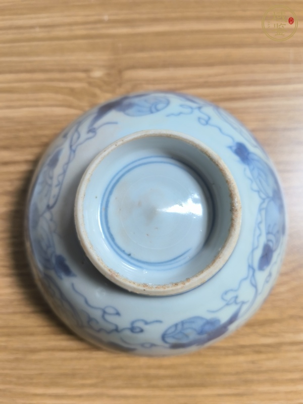 古玩陶瓷青花松鼠葡萄紋茶碗真品鑒賞圖