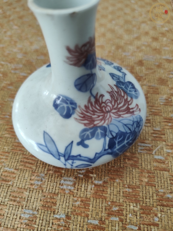 古玩陶瓷青花釉里紅花卉紋荸薺瓶真品鑒賞圖