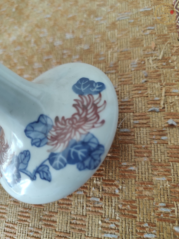 古玩陶瓷青花釉里紅花卉紋荸薺瓶真品鑒賞圖