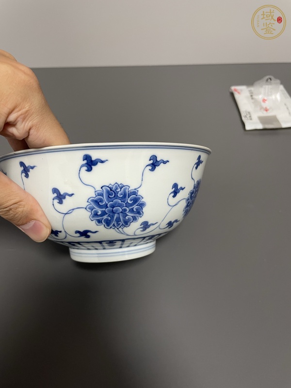 古玩陶瓷青花纏枝花卉紋碗真品鑒賞圖