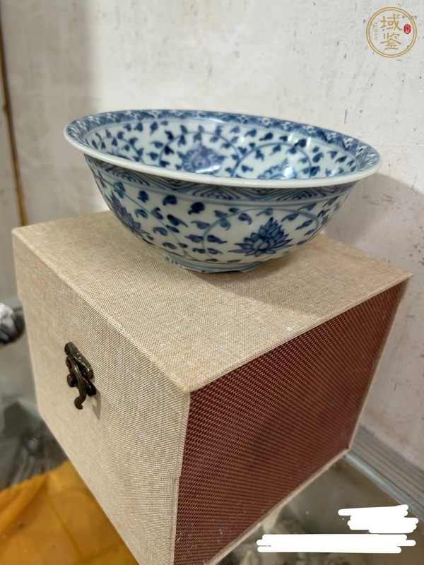 古玩陶瓷青花纏枝花卉紋撇口碗真品鑒賞圖