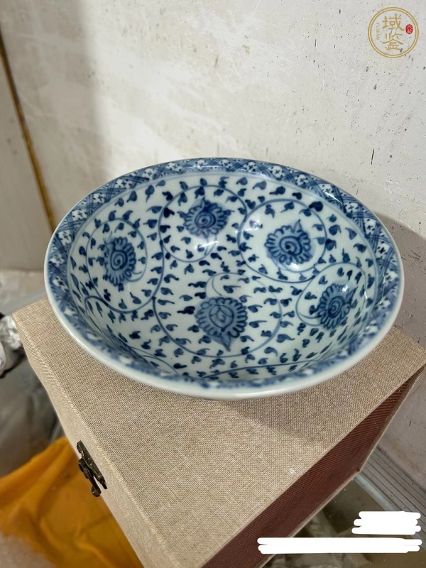 古玩陶瓷青花纏枝花卉紋撇口碗真品鑒賞圖