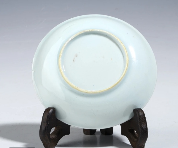 古玩陶瓷康熙·青花柳下人物紋碟拍賣(mài),當(dāng)前價(jià)格2600元