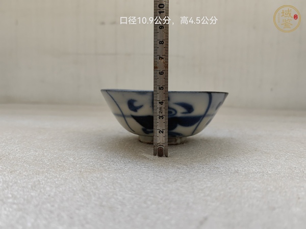 古玩陶瓷青花花卉紋茶碗真品鑒賞圖