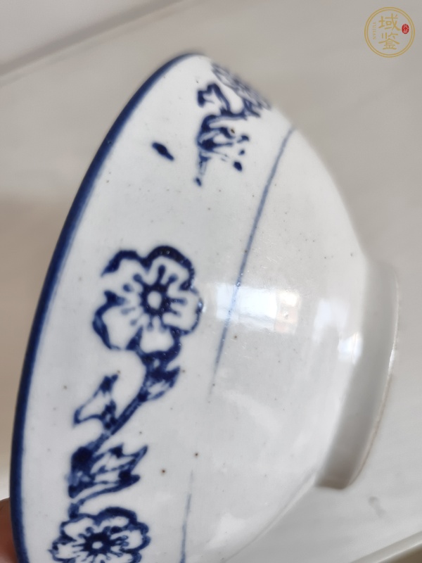 古玩陶瓷青花纏枝花卉紋碗真品鑒賞圖