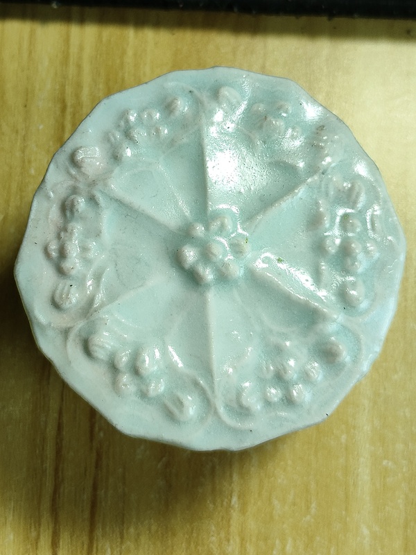 古玩陶瓷湖田窯青白釉花卉紋粉盒拍賣,當前價格4800元