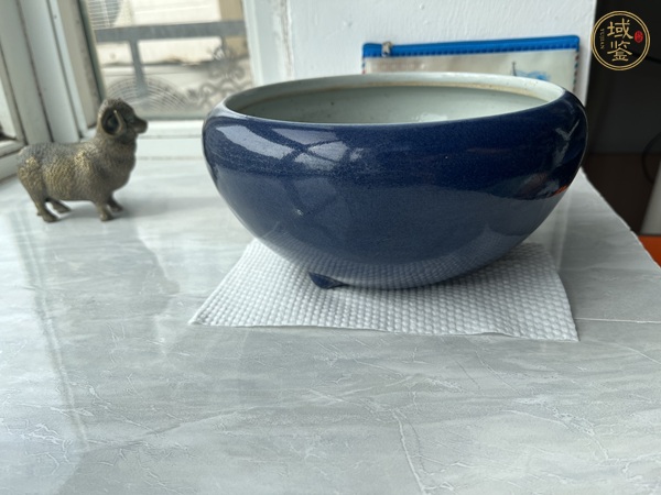 古玩陶瓷霽藍(lán)釉三乳足缽式香爐真品鑒賞圖