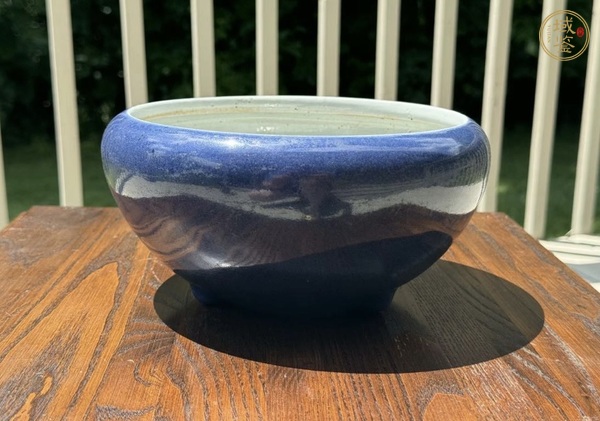 古玩陶瓷霽藍(lán)釉三乳足缽式香爐真品鑒賞圖