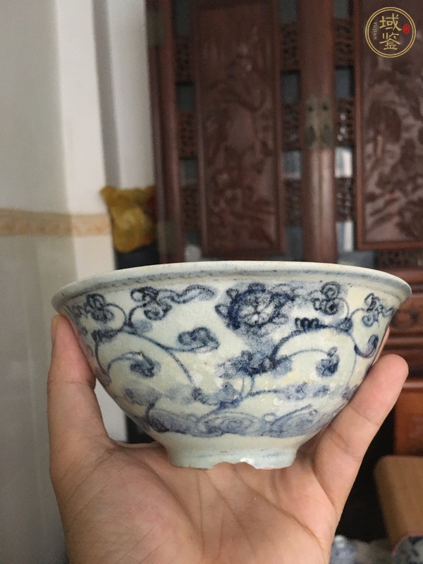 古玩陶瓷青花纏枝花卉紋茶碗真品鑒賞圖