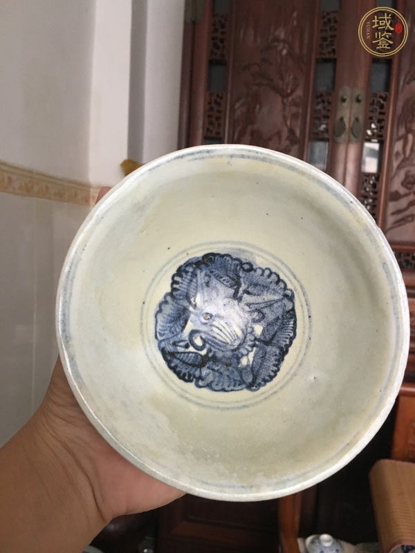 古玩陶瓷青花纏枝花卉紋茶碗真品鑒賞圖