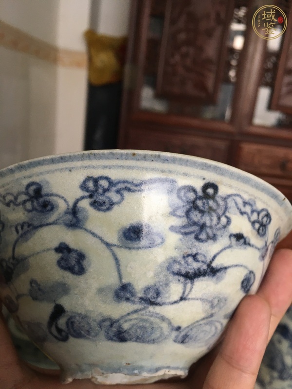 古玩陶瓷青花纏枝花卉紋茶碗真品鑒賞圖