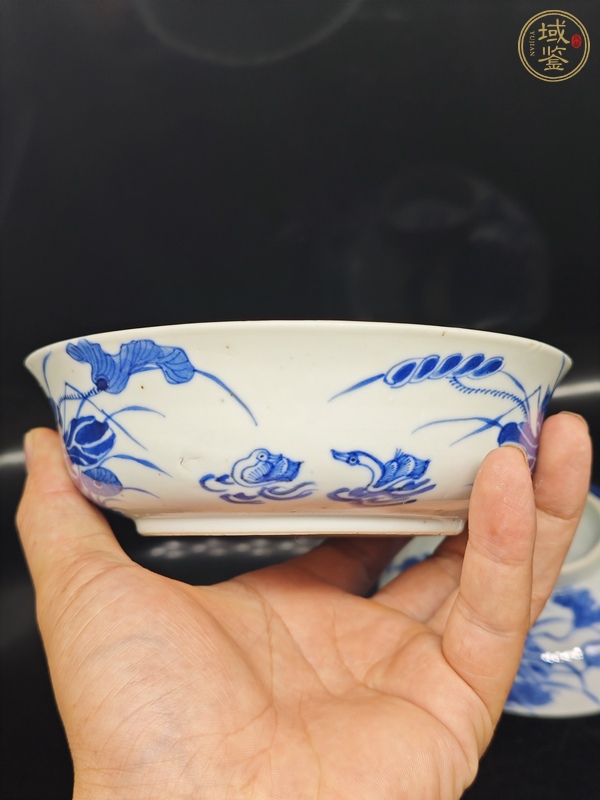 古玩陶瓷青花鴛鴦荷花紋蓋碗真品鑒賞圖