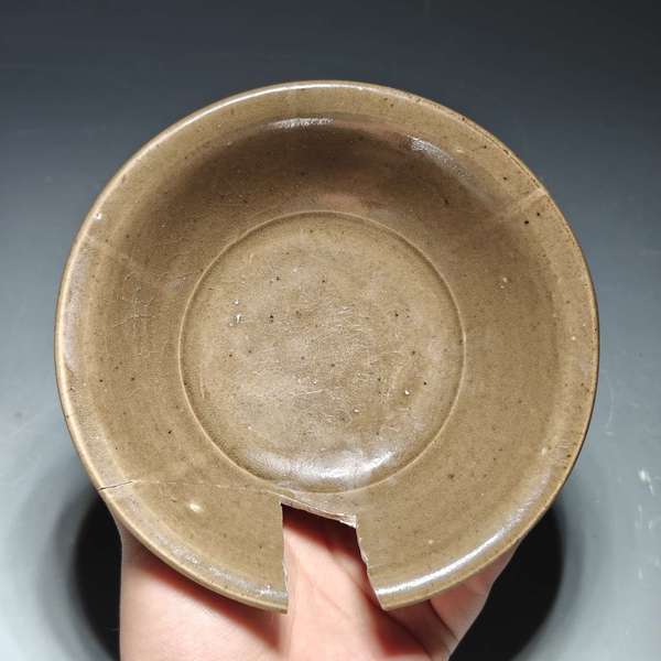 古玩陶瓷耀州窯姜黃釉蓮瓣紋茶盞拍賣,當(dāng)前價格1000元