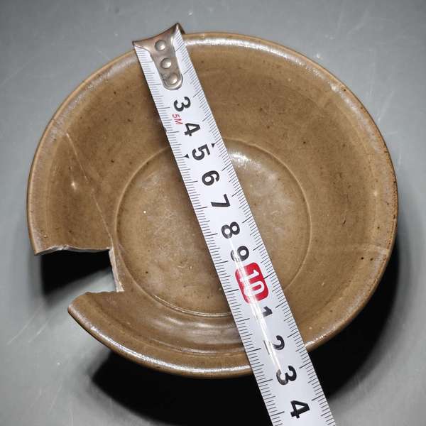 古玩陶瓷耀州窯姜黃釉蓮瓣紋茶盞拍賣,當(dāng)前價格1000元