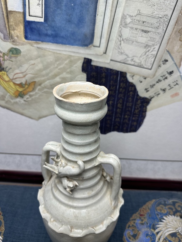 古玩陶瓷宋·影青釉堆塑龍紋瓶拍賣,當(dāng)前價(jià)格1980元