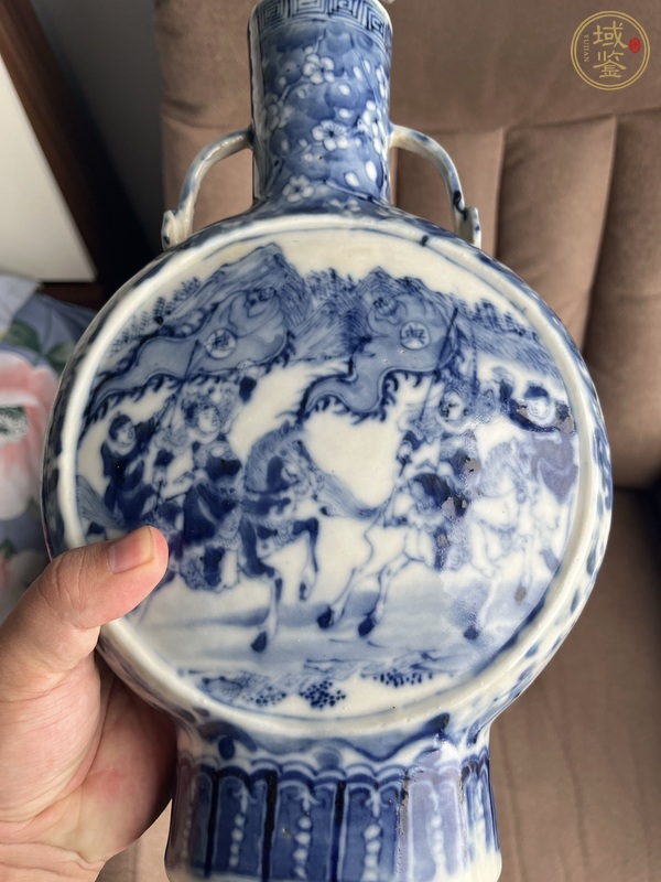 古玩陶瓷清光緒青花刀馬人物故事圖抱月瓶真品鑒賞圖