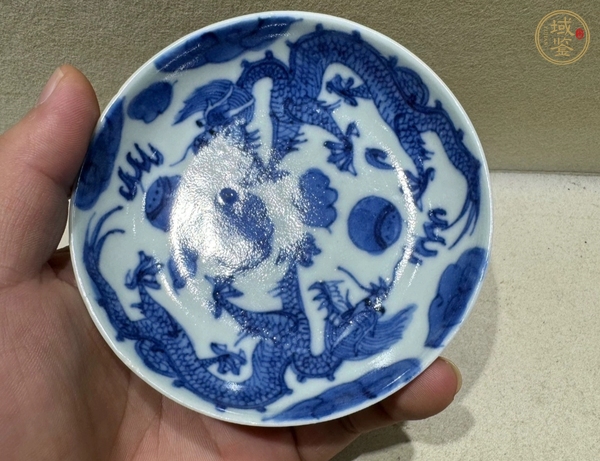 古玩陶瓷青花趕珠龍紋盤真品鑒賞圖