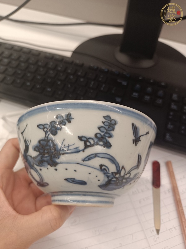 古玩陶瓷明萬(wàn)歷青花花卉蜻蜓紋碗真品鑒賞圖