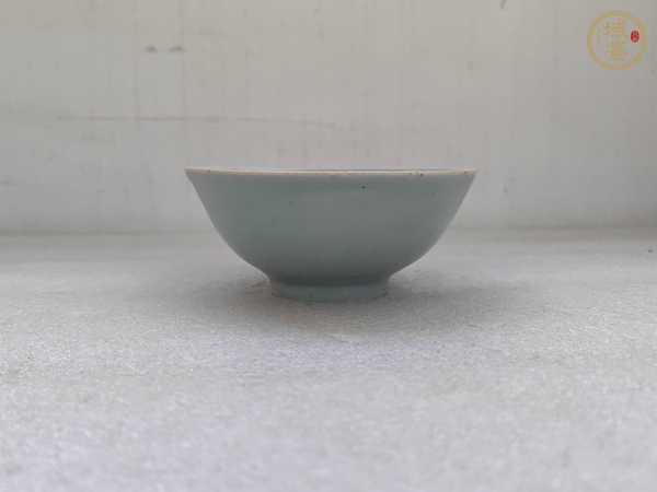 古玩陶瓷豆青釉茶碗真品鑒賞圖