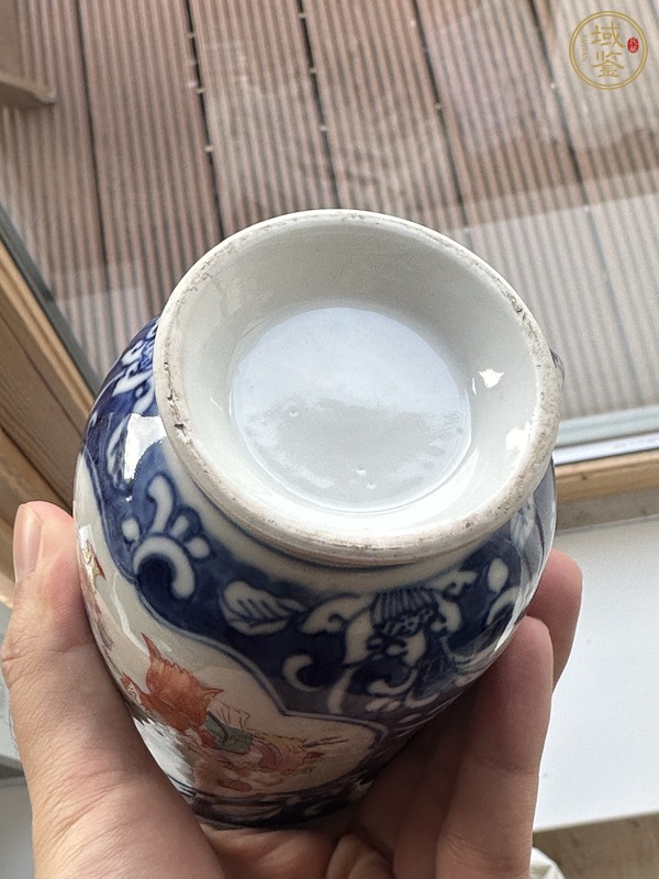 古玩陶瓷青花粉彩執(zhí)杯真品鑒賞圖