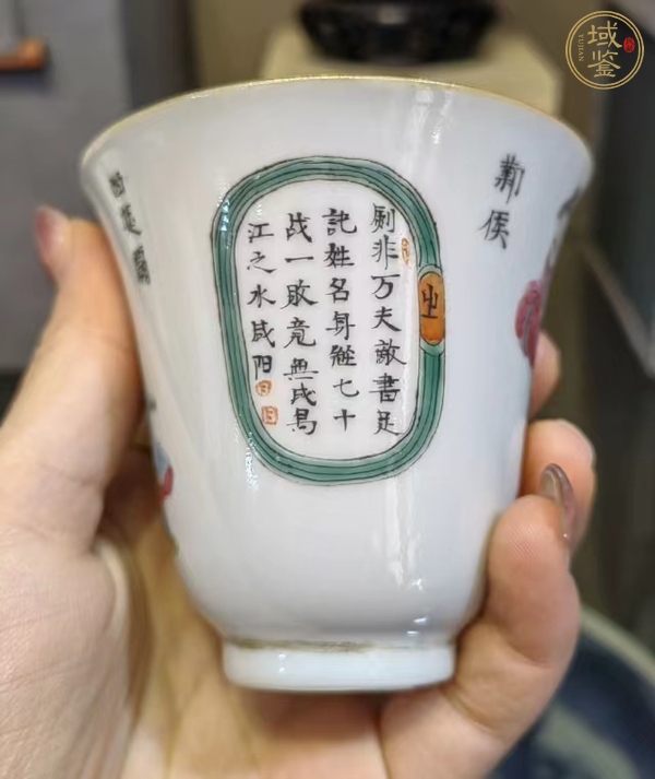 古玩陶瓷粉彩無(wú)雙普人物鈴鐺杯真品鑒賞圖