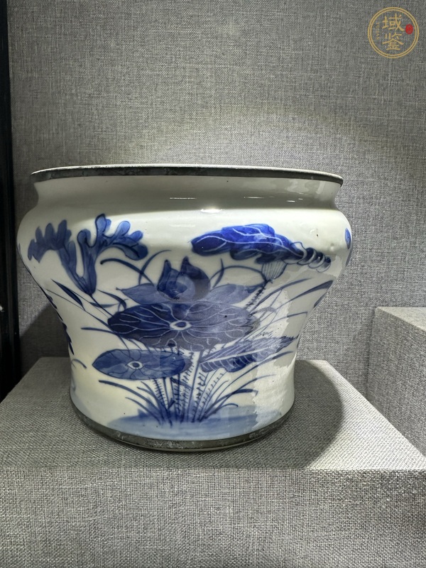 古玩陶瓷清中晚期 青花荷花缸真品鑒賞圖