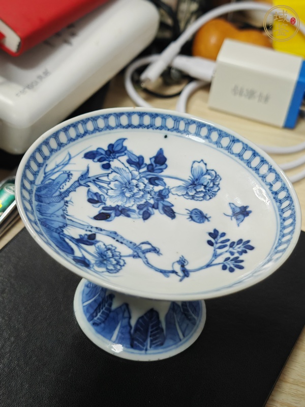 古玩陶瓷晚清細路青花花鳥高足供盤真品鑒賞圖