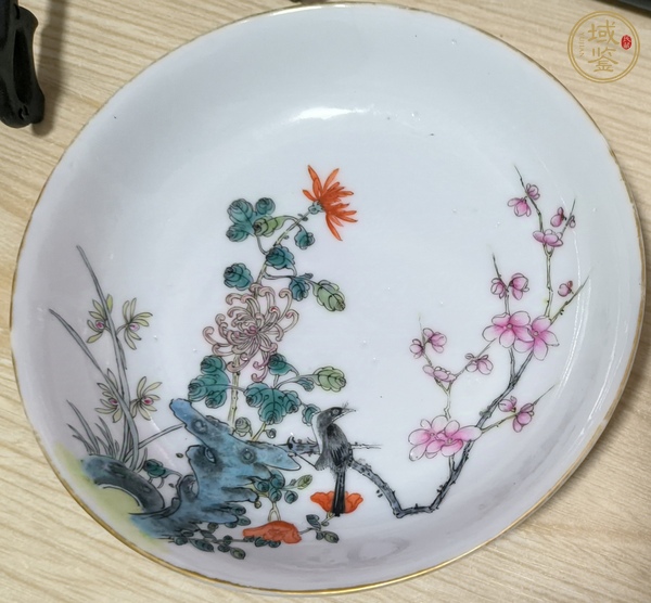 古玩陶瓷粉彩花鳥紋臥盤真品鑒賞圖