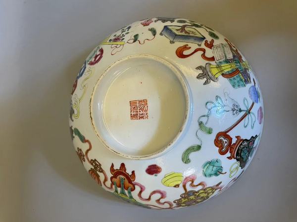 古玩陶瓷道光粉彩百寶圖花口碗拍賣,當前價格16800元