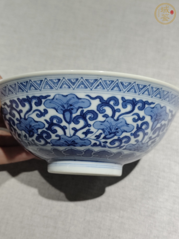 古玩陶瓷花卉紋青花碗真品鑒賞圖