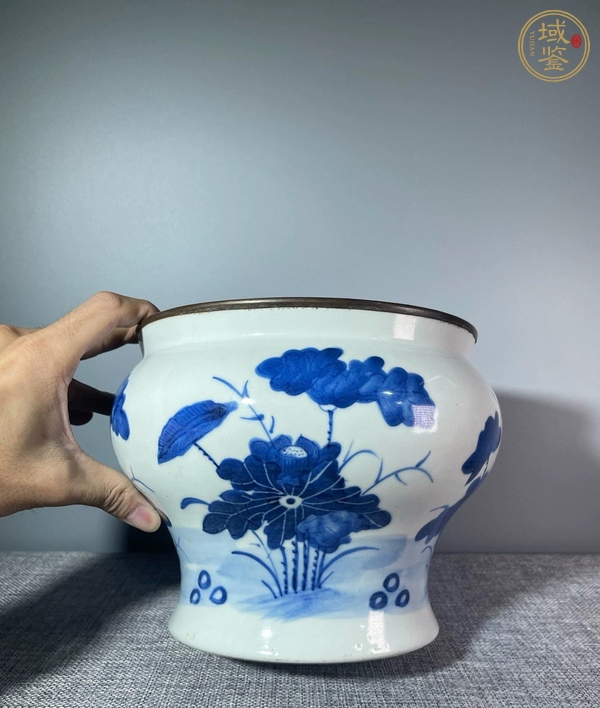 古玩陶瓷青花荷蓮紋馬蹄尊真品鑒賞圖