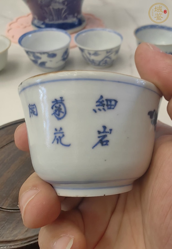 古玩陶瓷花果紋青花杯真品鑒賞圖