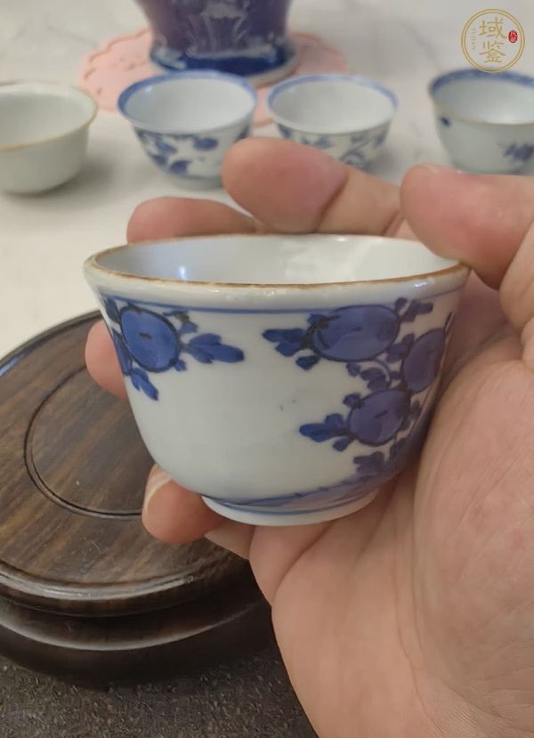 古玩陶瓷花果紋青花杯真品鑒賞圖